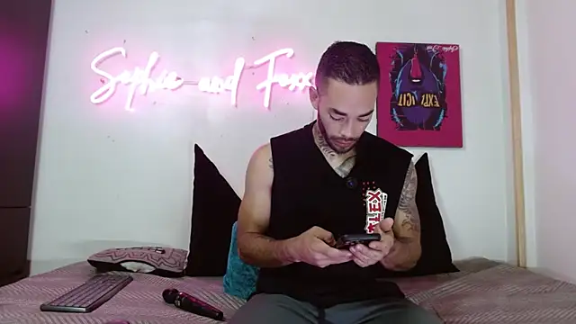 SophieFoxx17 online show from 06/12/26, 12:15
