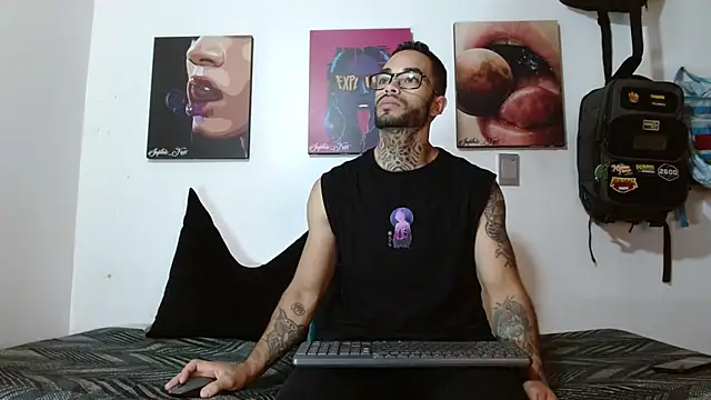 SophieFoxx17 online show from 07/24/26, 12:03