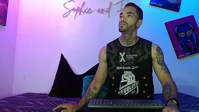 SophieFoxx17 online show from 07/27/26, 12:01