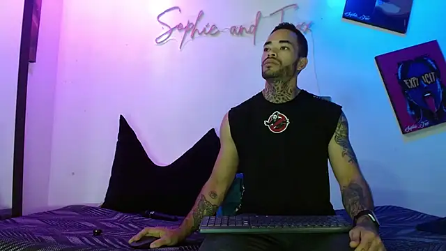 SophieFoxx17 online show from 07/28/26, 12:01