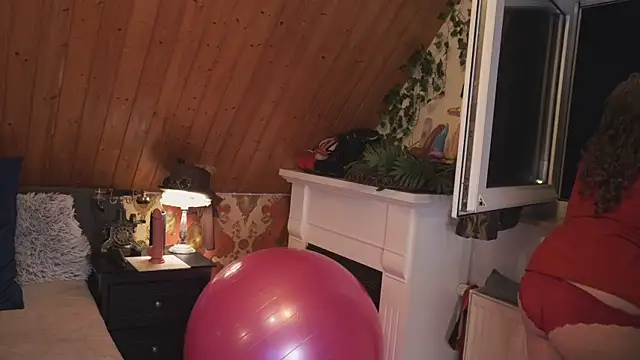 Snapshot of TessaWinter chatting on 01/12/26, 06:02 TessaWinter online show from 01/12/26, 06:02