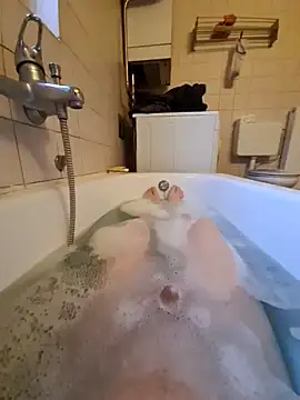 Snapshot of toeloverlive chatting on 12/16/24, 08:09 toeloverlive online show from 12/16/24, 08:09