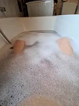 Snapshot of toeloverlive chatting on 10/22/25, 08:47 toeloverlive online show from 10/22/25, 08:47