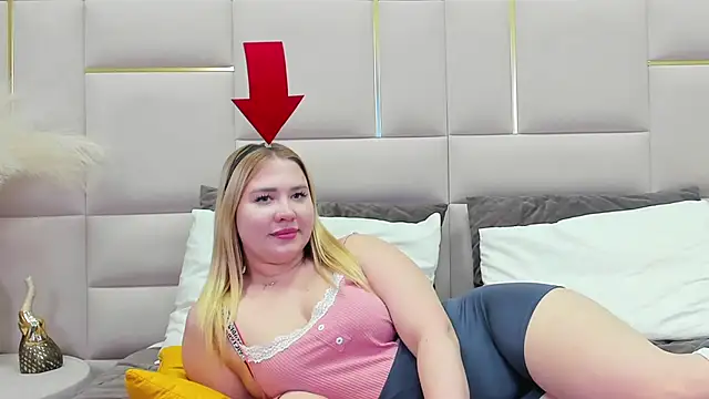 Snapshot of LunaHouston chatting on 03/12/25, 01:25 LunaHouston online show from 03/12/25, 01:25