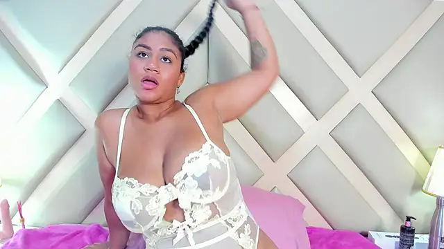 Snapshot of SSCARLETH_ chatting on 03/05/25, 02:34 SSCARLETH  online show from 03/05/25, 02:34