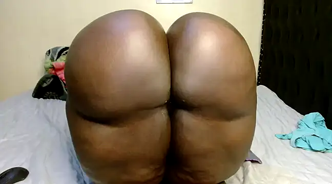 Snapshot of Toomuchbooty33 chatting on 12/03/24, 10:40 Toomuchbooty33 online show from 12/03/24, 10:40