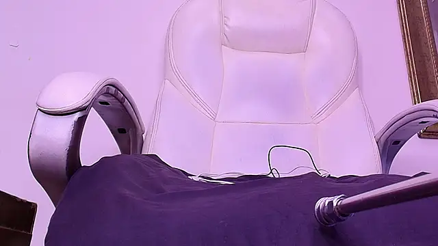 Snapshot of britanyy_ chatting on 02/19/25, 03:06 britanyy online show from 02/19/25, 03:06
