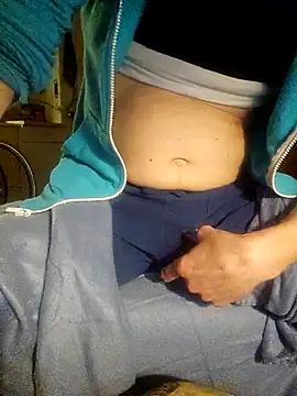 Snapshot of PassiveStute25 chatting on 11/05/25, 06:02 PassiveStute25 online show from 11/05/25, 06:02