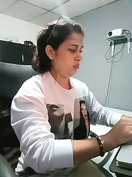 Latina sexy1 online show from 02/21/25, 11:43