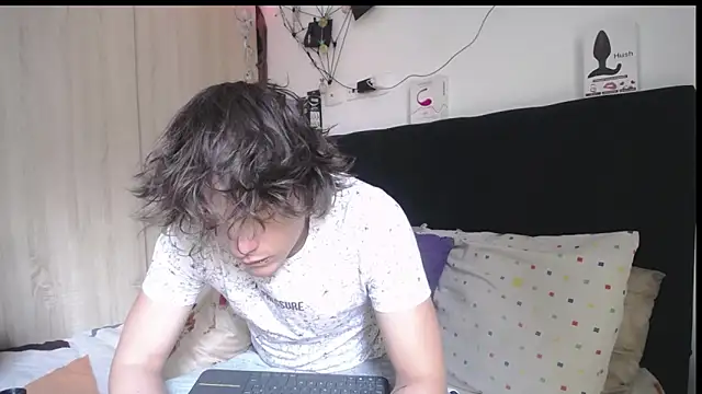 Santiago kiler online show from 06/21/26, 04:53