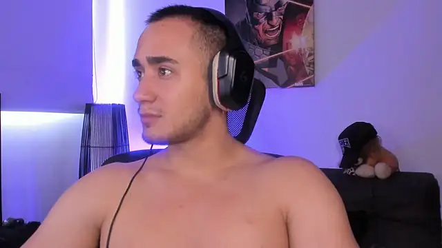 Snapshot of AlexRivera6 chatting on 12/25/24, 03:17 AlexRivera6 online show from 12/25/24, 03:17