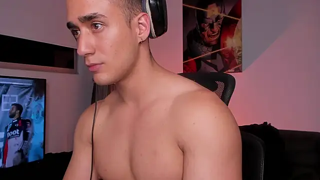 Snapshot of AlexRivera6 chatting on 01/23/25, 04:19 AlexRivera6 online show from 01/23/25, 04:19