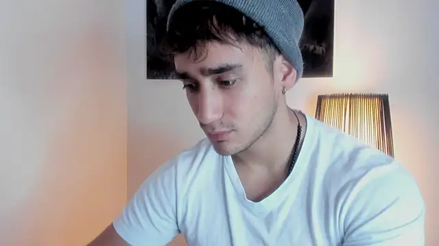 Snapshot of AlexRivera6 chatting on 10/10/25, 03:22 AlexRivera6 online show from 10/10/25, 03:22