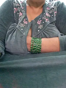 Snapshot of Kavya_XX chatting on 12/28/24, 05:12 Kavya XX online show from 12/28/24, 05:12