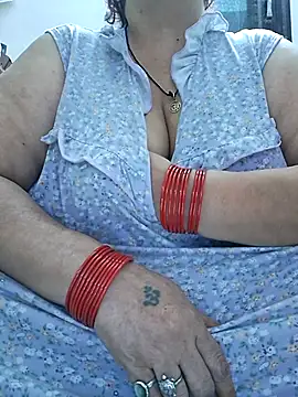 Snapshot of Kavya_XX chatting on 10/07/25, 04:15 Kavya XX online show from 10/07/25, 04:15