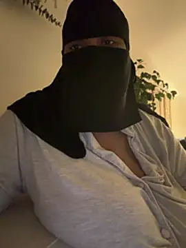 Snapshot of Submissive_Arab chatting on 05/18/26, 11:54 Submissive Arab online show from 05/18/26, 11:54