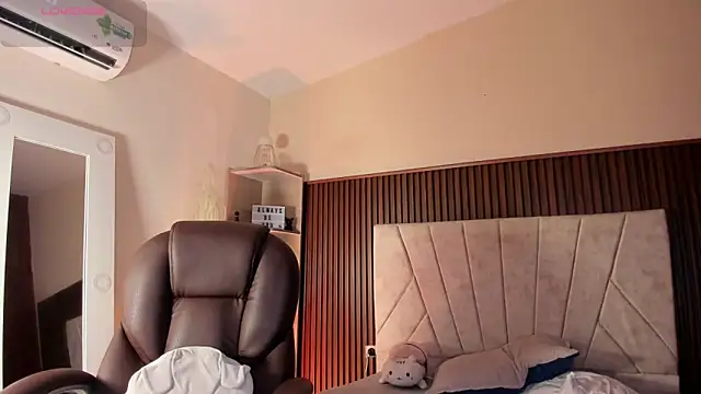  Niah  online show from 09/15/25, 08:42