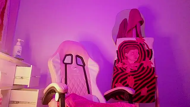 Snapshot of goddess_vee_ chatting on 03/11/26, 12:27 goddess vee online show from 03/11/26, 12:27