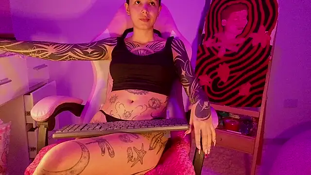 Snapshot of goddess_vee_ chatting on 03/18/26, 11:08 goddess vee online show from 03/18/26, 11:08