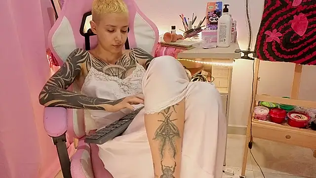 goddess vee  online show from 04/25/26, 11:35