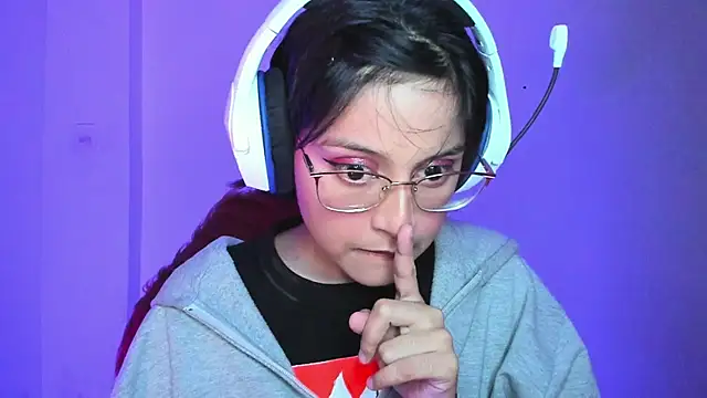 Snapshot of Little_Lisy chatting on 12/04/25, 04:00 Little Lisy online show from 12/04/25, 04:00