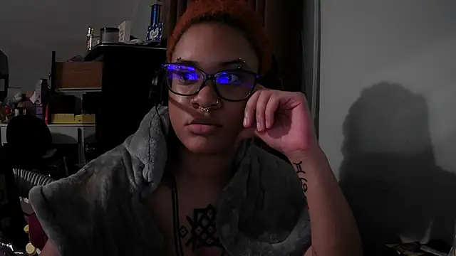 nickytheehawtie online show from 05/01/26, 02:27