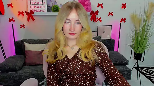 bella  rose online show from 02/18/25, 04:16