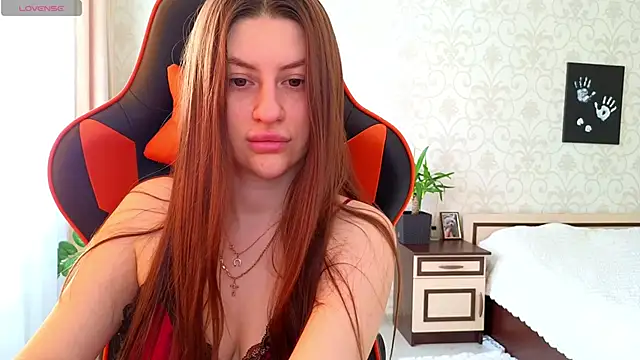 Snapshot of Elishka_ chatting on 04/21/26, 05:47 Elishka online show from 04/21/26, 05:47