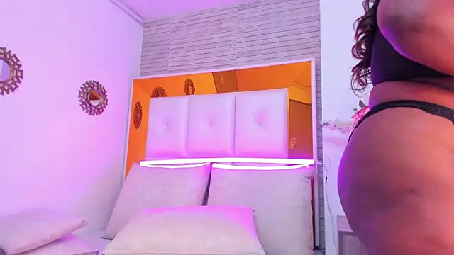 ShaniaBrownn online show from 01/16/25, 11:06