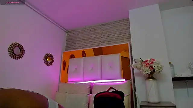 ShaniaBrownn online show from 02/11/25, 07:38