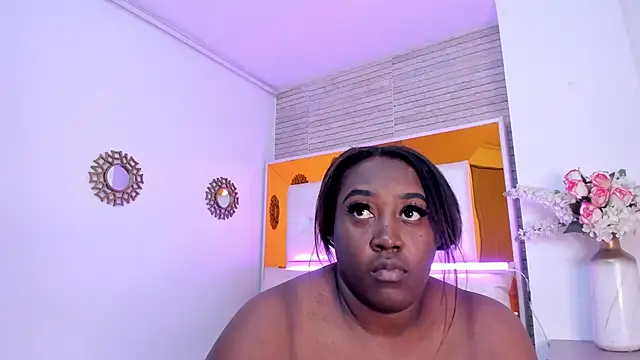 ShaniaBrownn online show from 03/18/25, 08:15