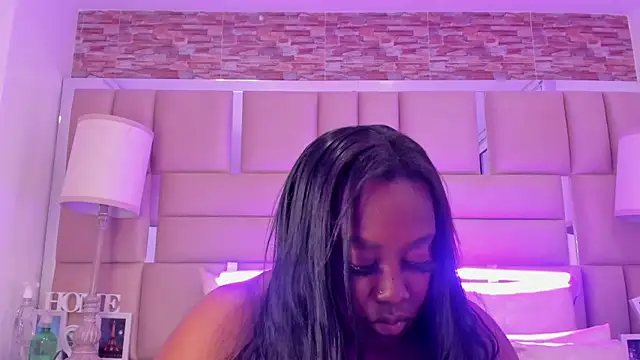 ShaniaBrownn online show from 11/12/25, 07:46