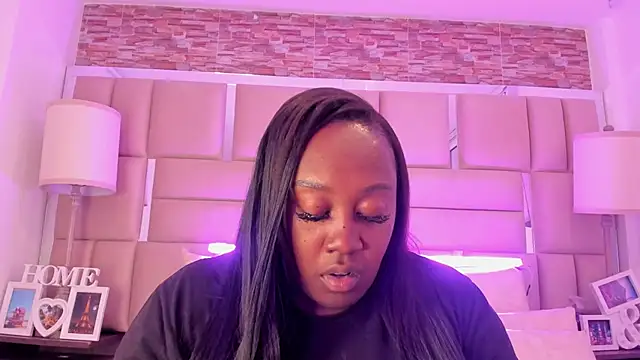 ShaniaBrownn online show from 01/06/26, 07:39