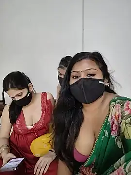 Snapshot of cutee__crazy chatting on 06/08/26, 02:06 cutee crazy online show from 06/08/26, 02:06