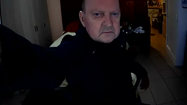 Snapshot of passifsoumis1963 chatting on 11/09/25, 07:01 passifsoumis1963 online show from 11/09/25, 07:01