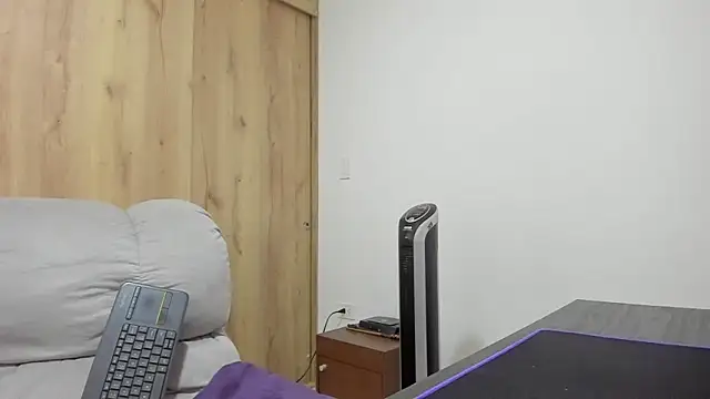 Snapshot of xspecialoomx chatting on 11/08/25, 12:49 xspecialoomx online show from 11/08/25, 12:49