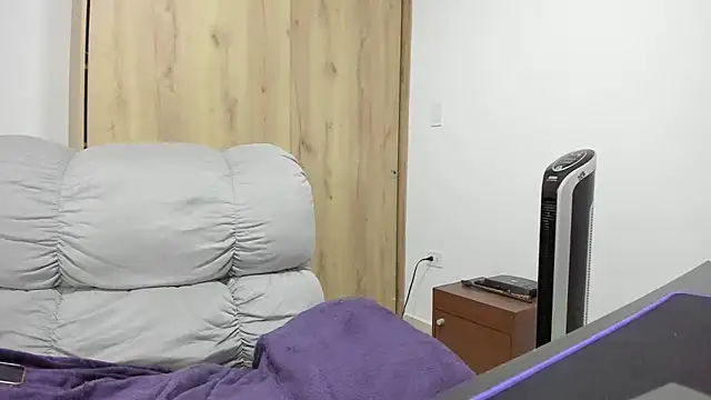 Snapshot of xspecialoomx chatting on 12/05/25, 02:14 xspecialoomx online show from 12/05/25, 02:14