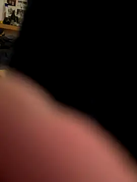 Snapshot of rippedbritish chatting on 10/16/25, 05:36 rippedbritish online show from 10/16/25, 05:36