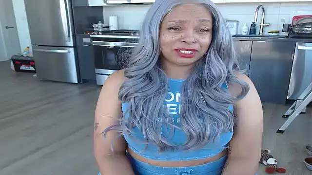MSweetLindaParks online show from 04/26/26, 09:01