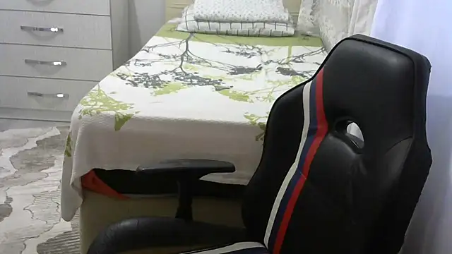 Snapshot of crazybaby5461 chatting on 10/06/25, 03:31 crazybaby5461 online show from 10/06/25, 03:31