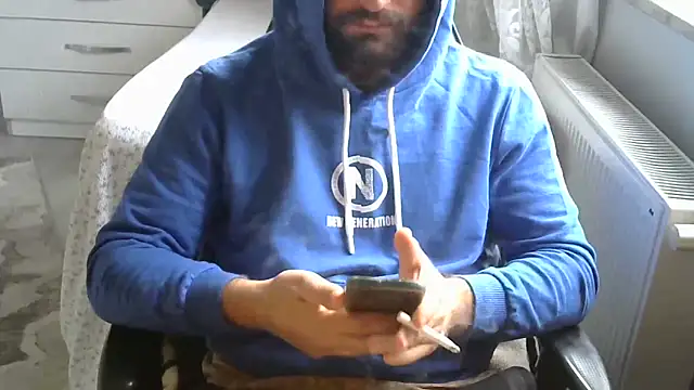 Snapshot of crazybaby5461 chatting on 12/01/25, 11:26 crazybaby5461 online show from 12/01/25, 11:26