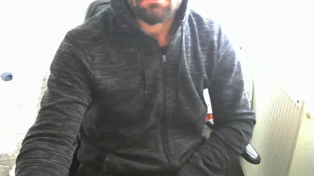 Snapshot of crazybaby5461 chatting on 12/21/25, 08:43 crazybaby5461 online show from 12/21/25, 08:43