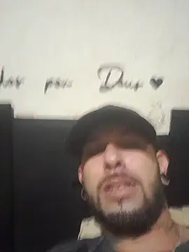 Snapshot of Bulldog2122 chatting on 10/03/25, 05:37 Bulldog2122 online show from 10/03/25, 05:37