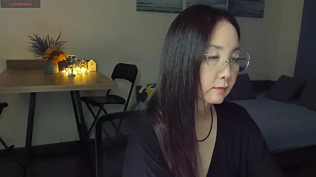 Snapshot of AvroraSakura chatting on 12/16/24, 02:49 AvroraSakura online show from 12/16/24, 02:49