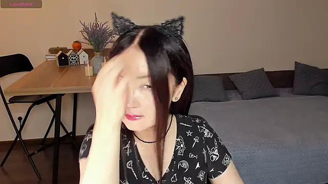 Snapshot of AvroraSakura chatting on 10/26/25, 02:34 AvroraSakura online show from 10/26/25, 02:34