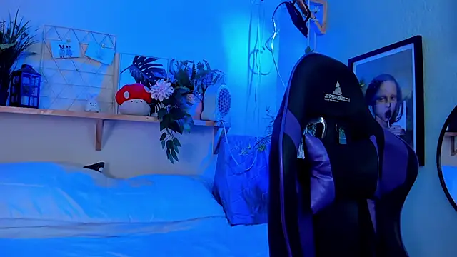 Snapshot of AnaPola chatting on 12/13/24, 03:16 AnaPola online show from 12/13/24, 03:16