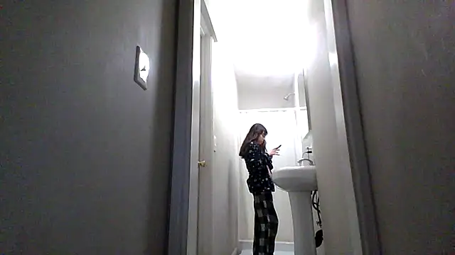 petitedoll29 online show from 11/18/25, 08:24