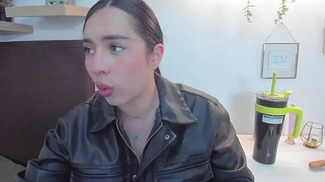 Snapshot of isabella_jade chatting on 01/23/25, 10:01 isabella jade online show from 01/23/25, 10:01