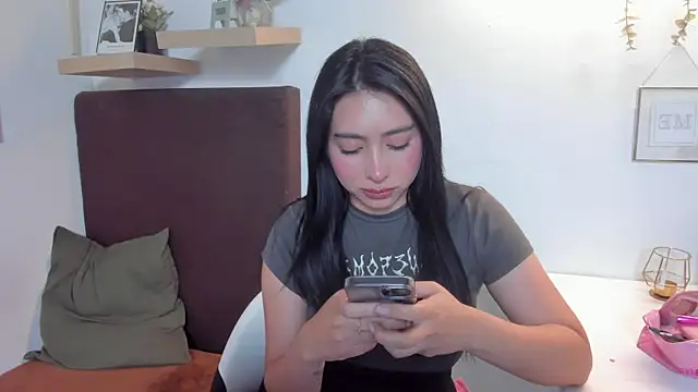 Snapshot of isabella_jade chatting on 02/04/25, 10:24 isabella jade online show from 02/04/25, 10:24