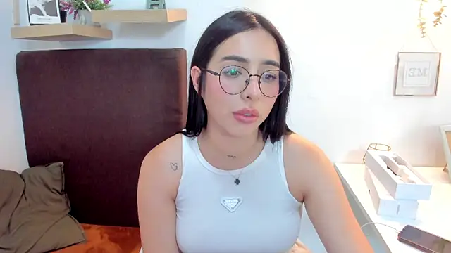 Snapshot of isabella_jade chatting on 02/15/25, 10:21 isabella jade online show from 02/15/25, 10:21